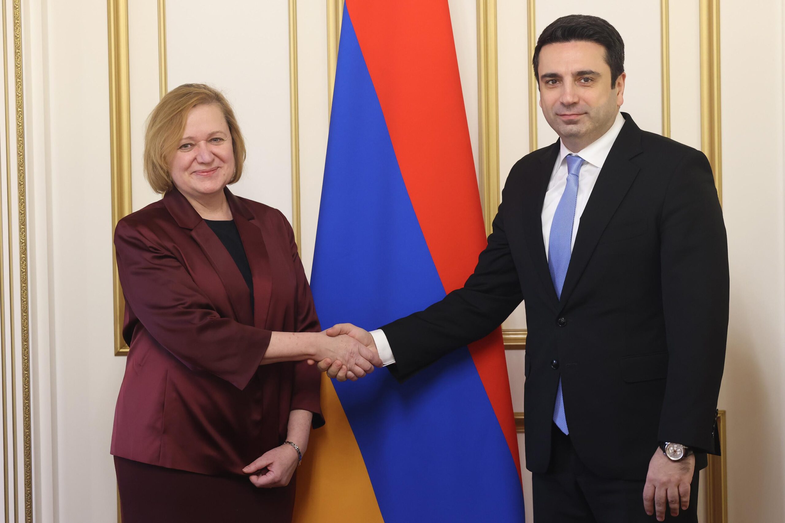Ալեն Սիմոնյանը ներկայացրել է Ազգային ժողովի պատգամավորի երդման նոր տեքստը