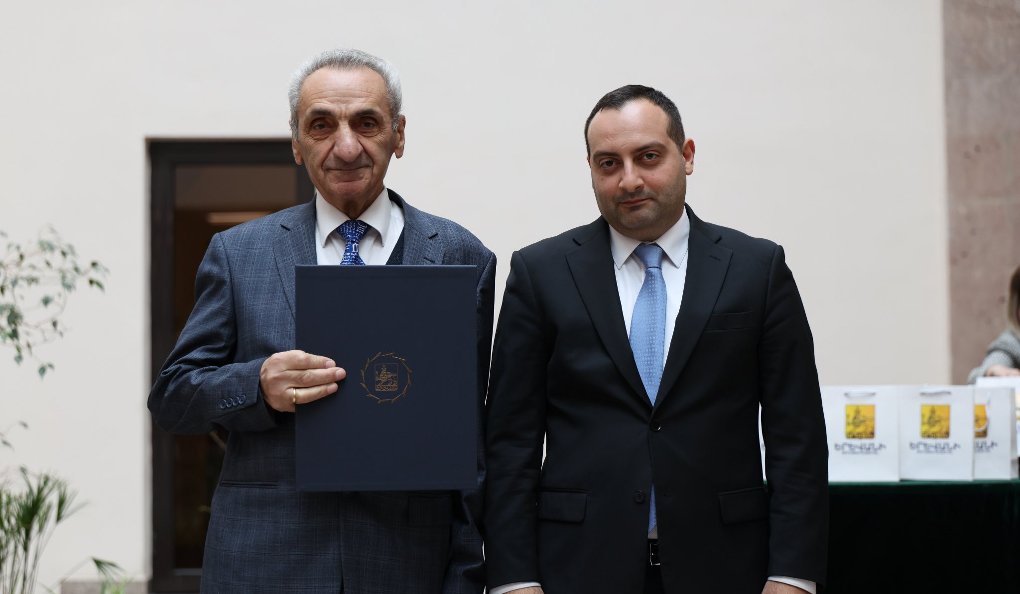 Երևանի քաղաքապետի տեղակալը քննարկել է Հայաստանի ամերիկյան համալսարանի տարածքի բարեկարգման հարցերը